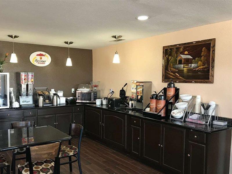 Super 8 By Wyndham Terrell Hotel Bagian luar foto