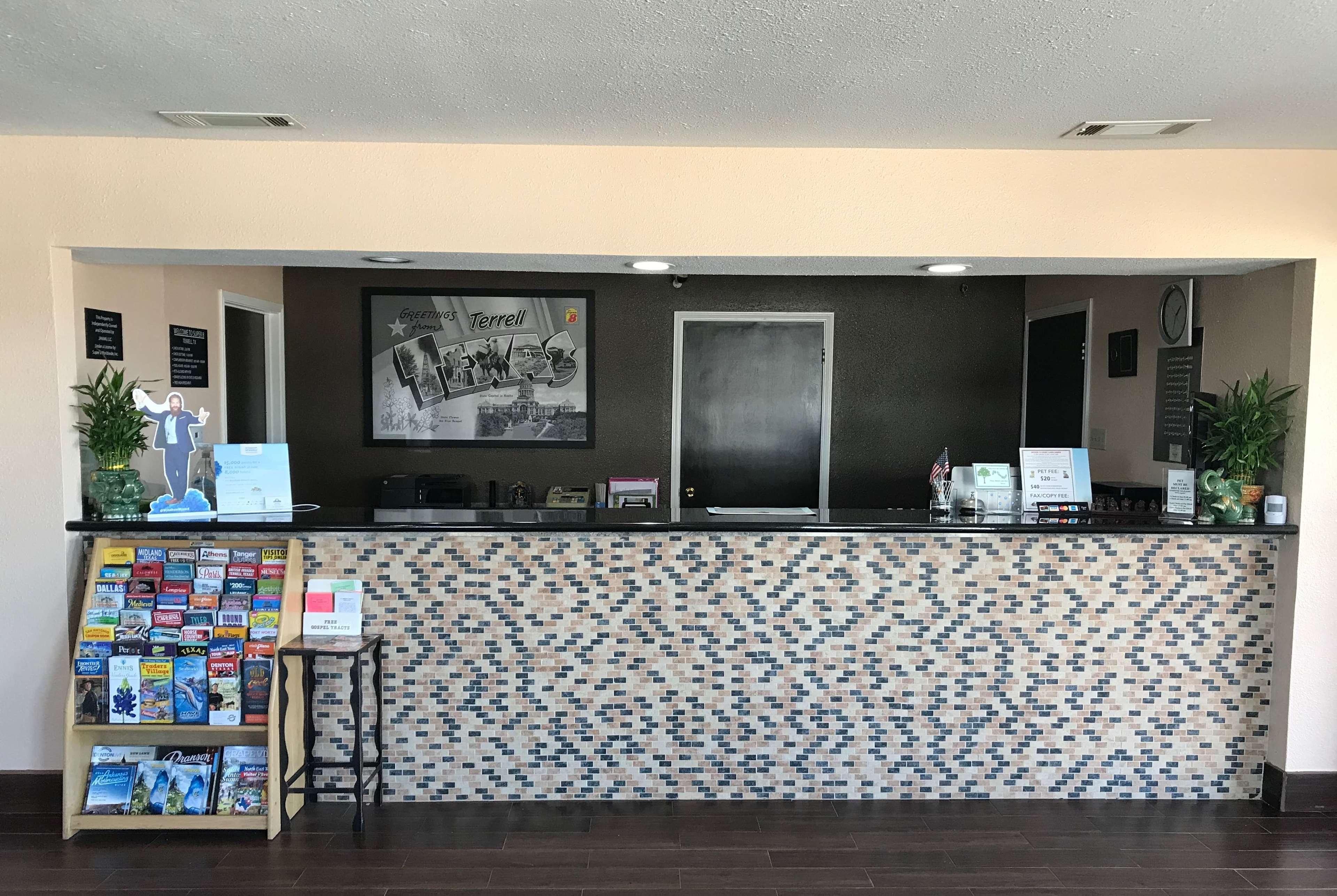 Super 8 By Wyndham Terrell Hotel Bagian luar foto