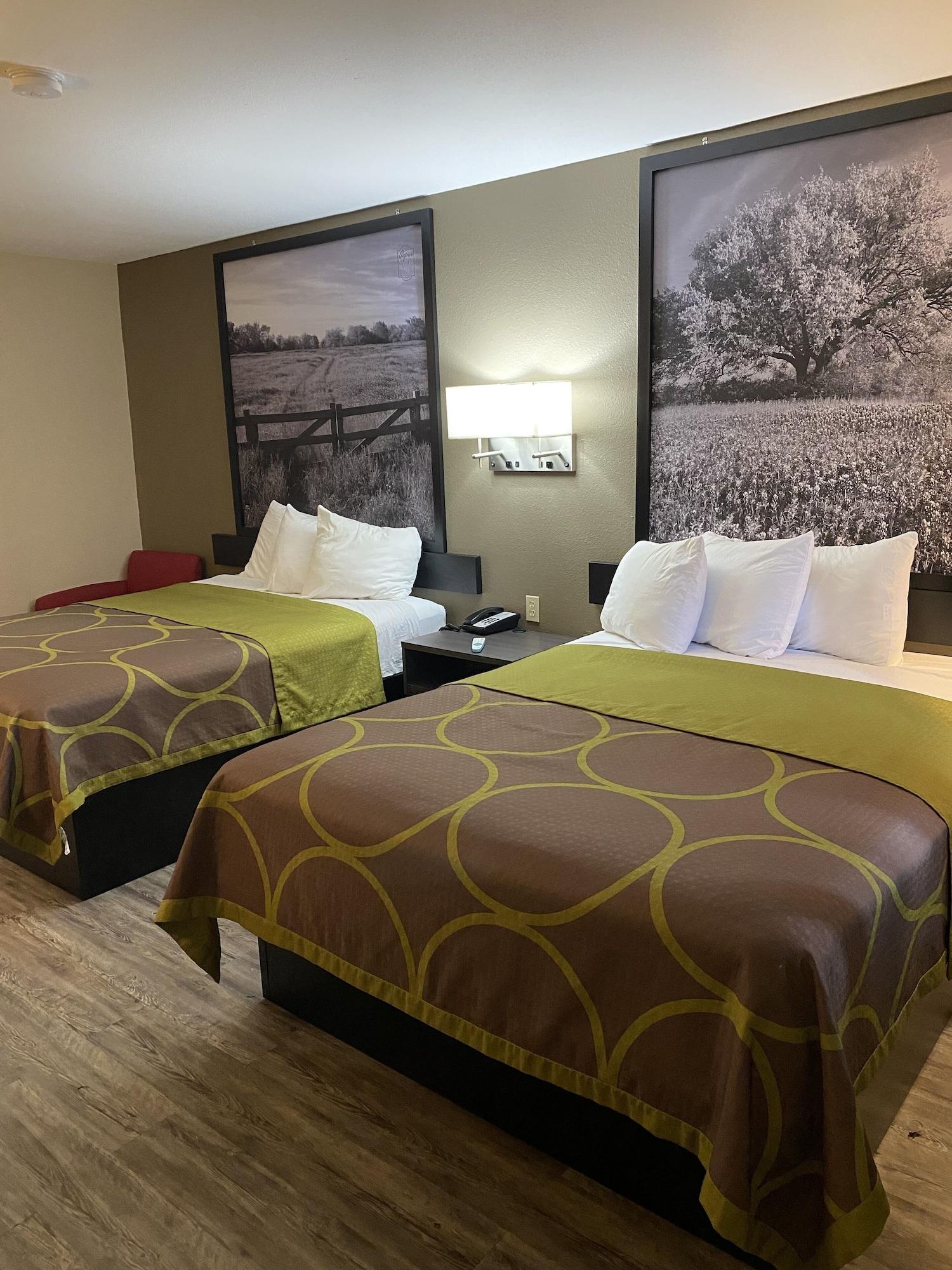 Super 8 By Wyndham Terrell Hotel Bagian luar foto