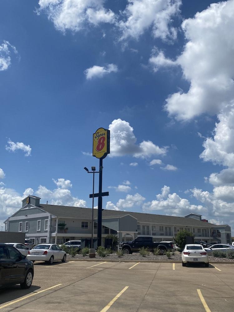 Super 8 By Wyndham Terrell Hotel Bagian luar foto