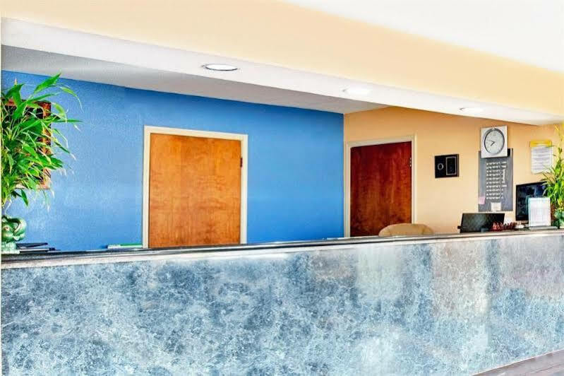 Super 8 By Wyndham Terrell Hotel Bagian luar foto